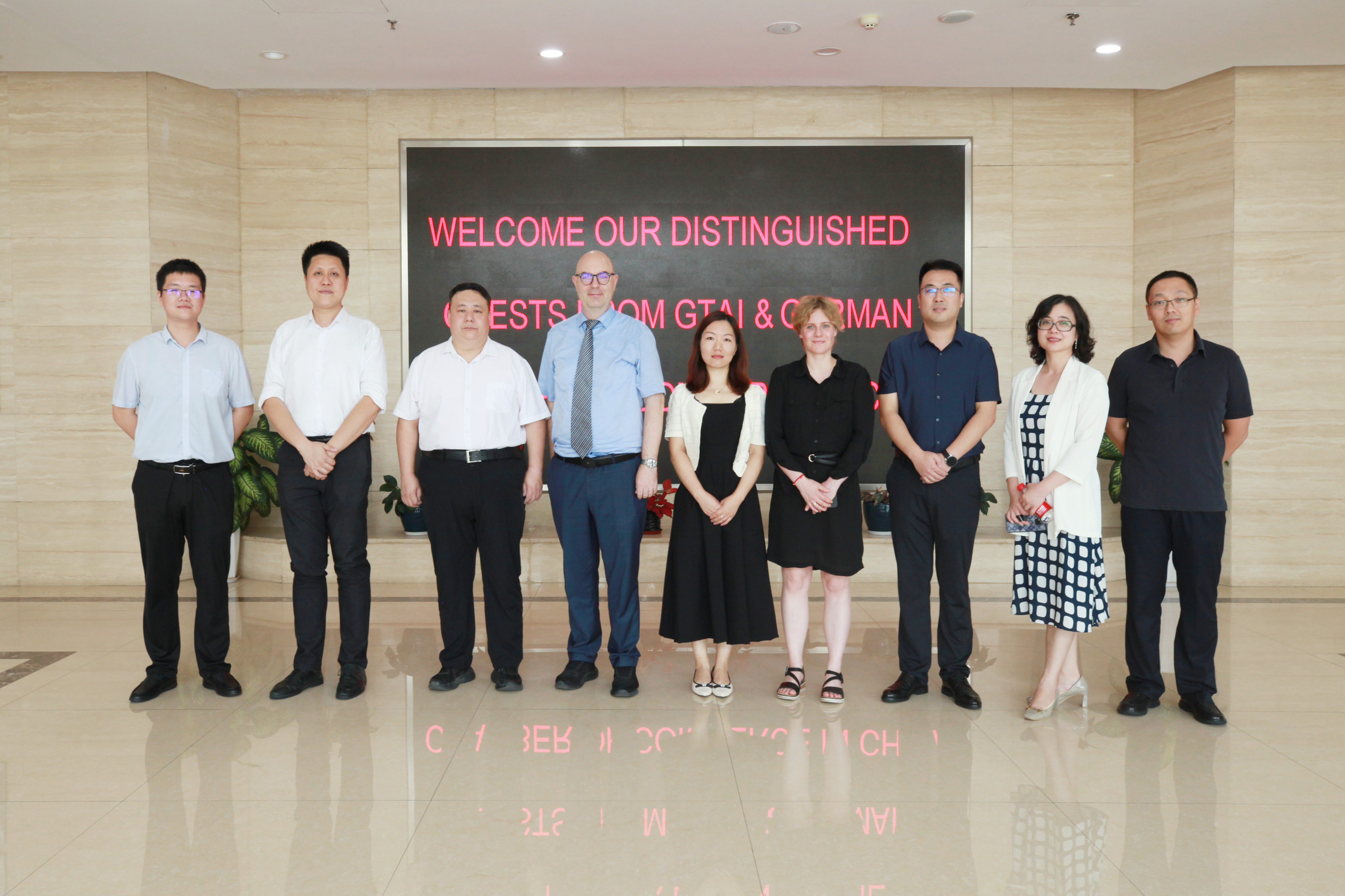 Promoción de la colaboración para un futuro mejor: evento exitoso de la Cumbre de Cooperación Empresarial Shijiazhuang-Alemania