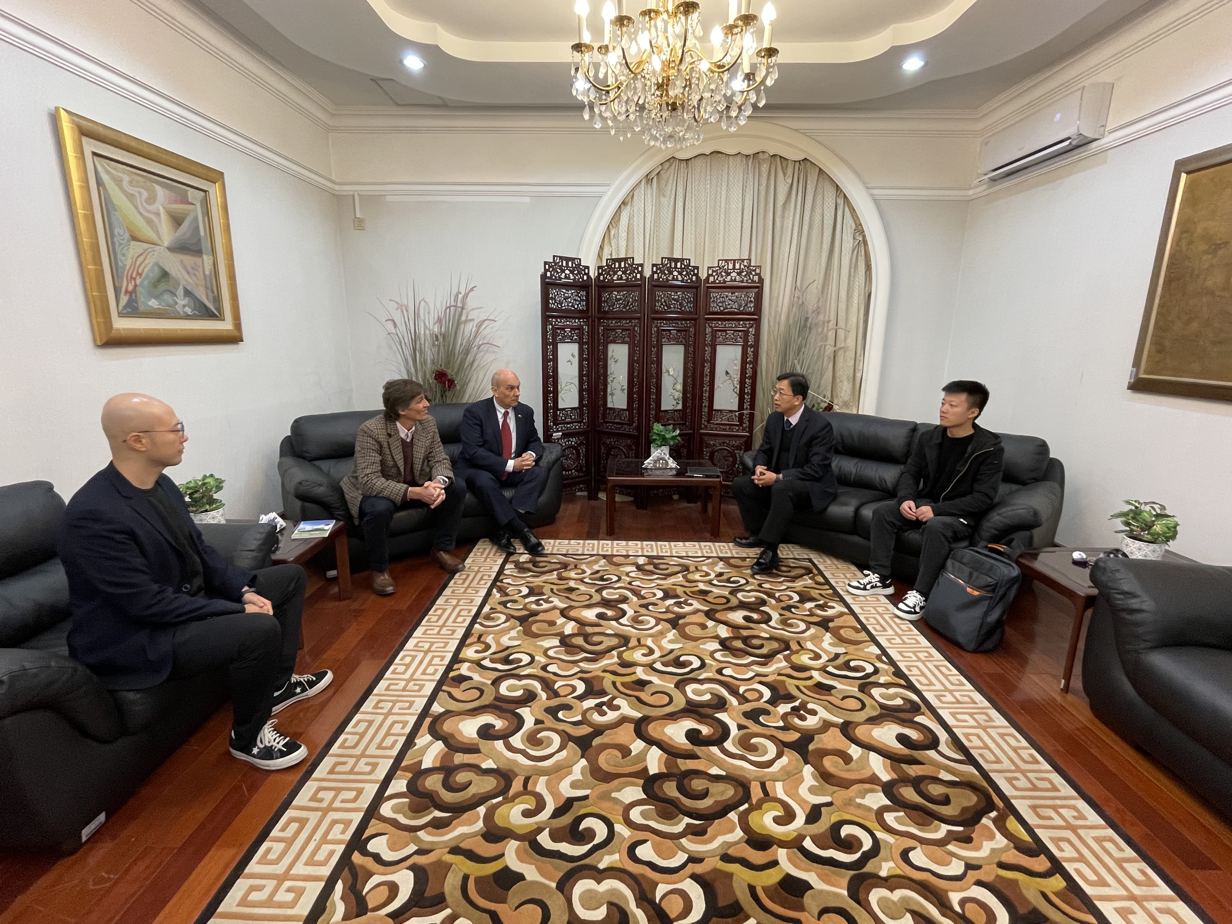 El consejero comercial Minghui Jiang se reunió con Tonhe Technologies